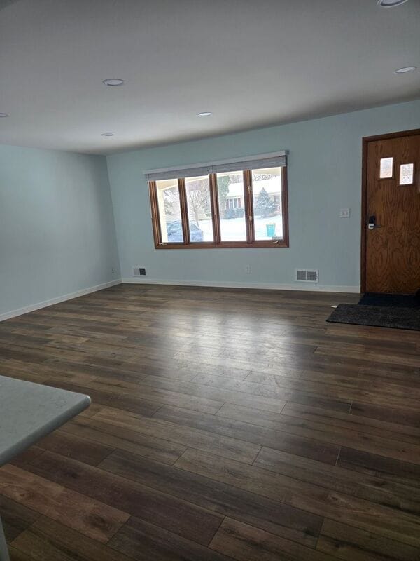 Photo - 4656 Ensign Ave N