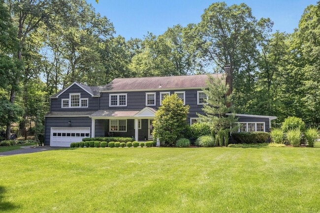 Photo - 21 Roxbury Ln