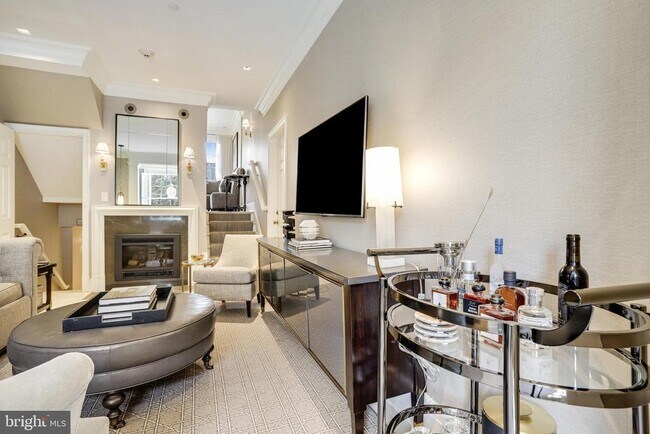 Photo - 1040 31st St NW