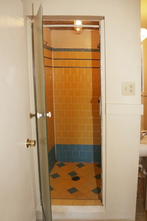 Unit 15 Building (1bed/1bath) - Bath
