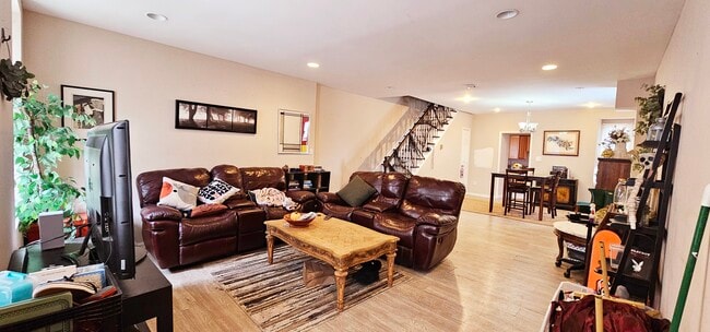 Photo - 163 Roxborough Ave