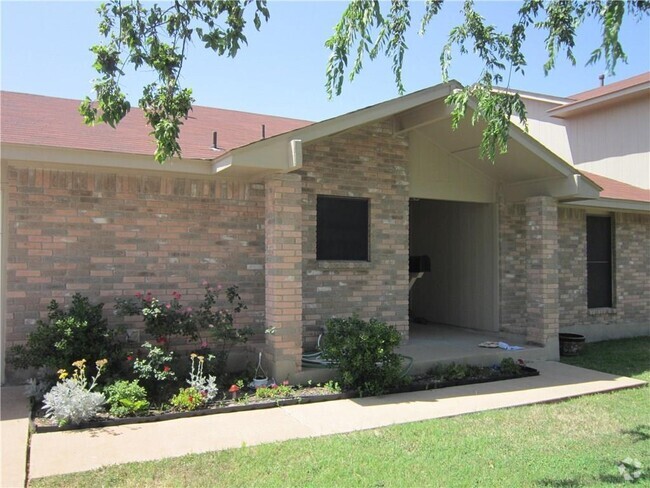 Building Photo - 1904 Yaupon Trail Rental