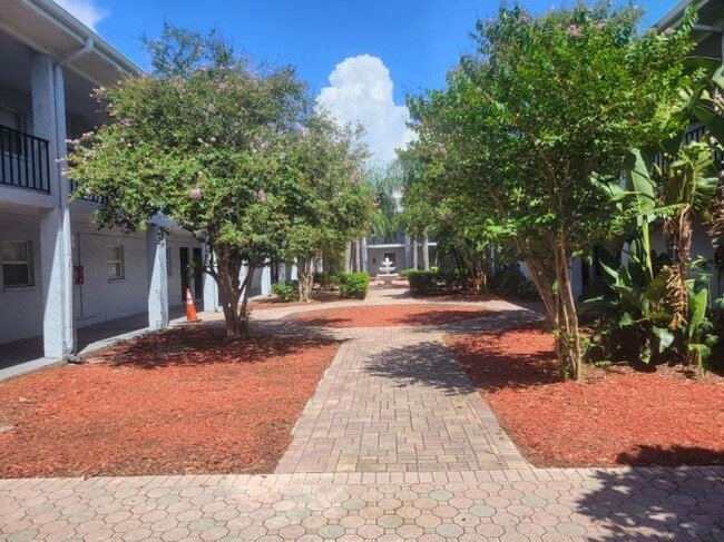 Building Photo - Keystone Courtyard Apartments