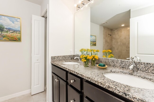 Photo - 3212 44th St W