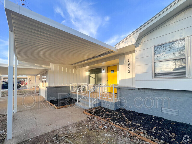 Building Photo - 1932 N Mitchell Dr Rental
