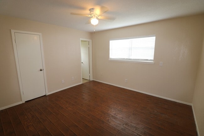 Photo - 609 Circle Way