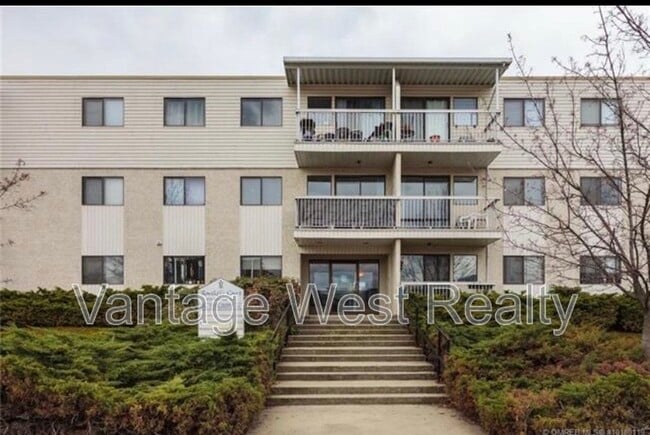 202-625 Rowcliffe Ave