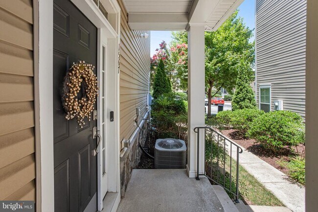 Photo - 1567 Renate Dr