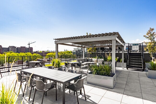 Photo - Will & Rich - Griffintown Apartments for rent