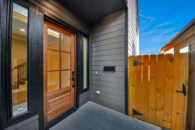 Photo - 8306 Comal St