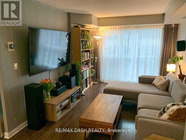 Photo - 18 Beverley St Unit 413