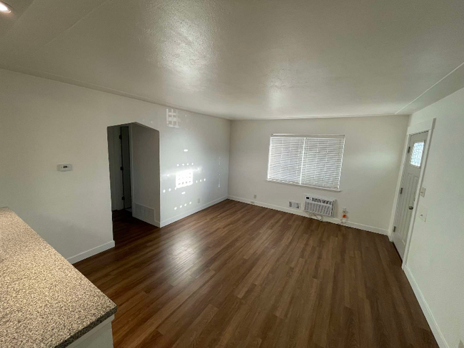 Photo - 1772 Chester St