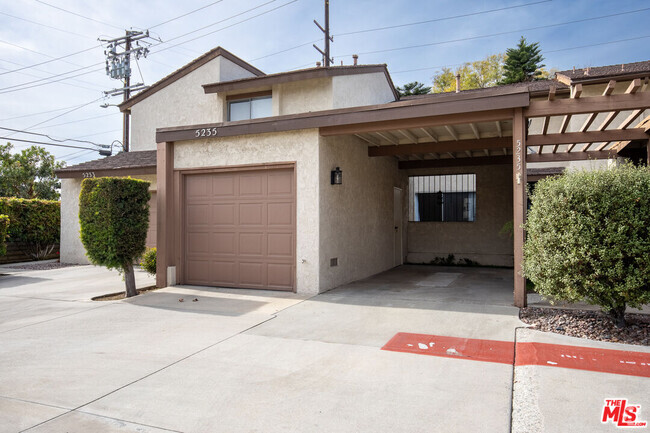 Building Photo - 5235 Village Cir Dr Rental