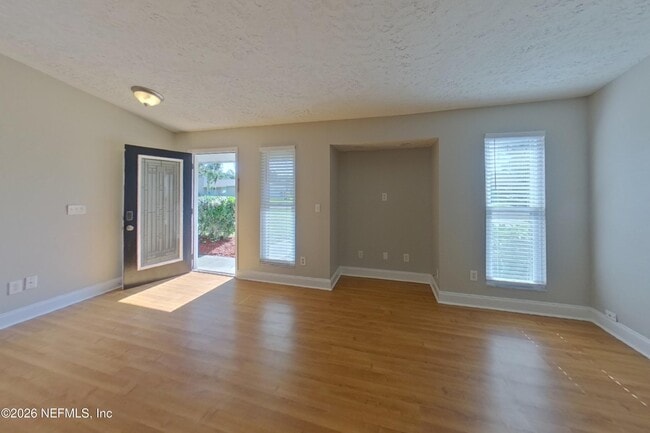 Photo - 554 Peregrine Ct