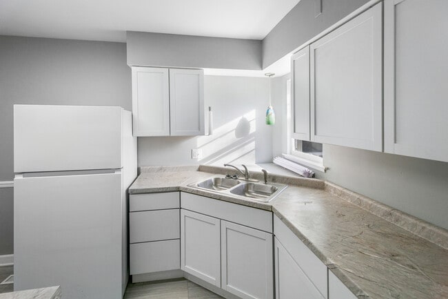 Photo - 522 W Lawn St