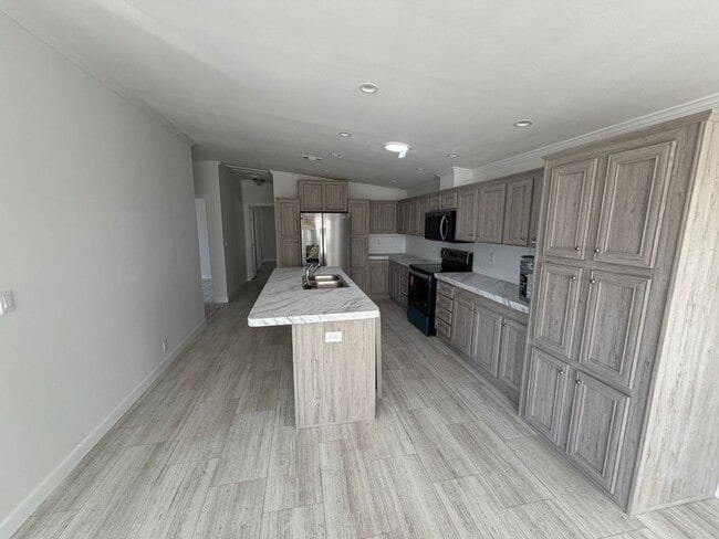 Photo - 53 6th St W
