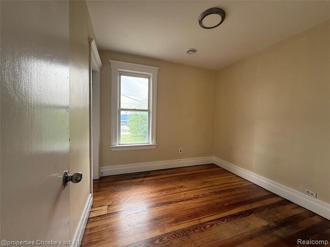 Photo - 2223 Faber St