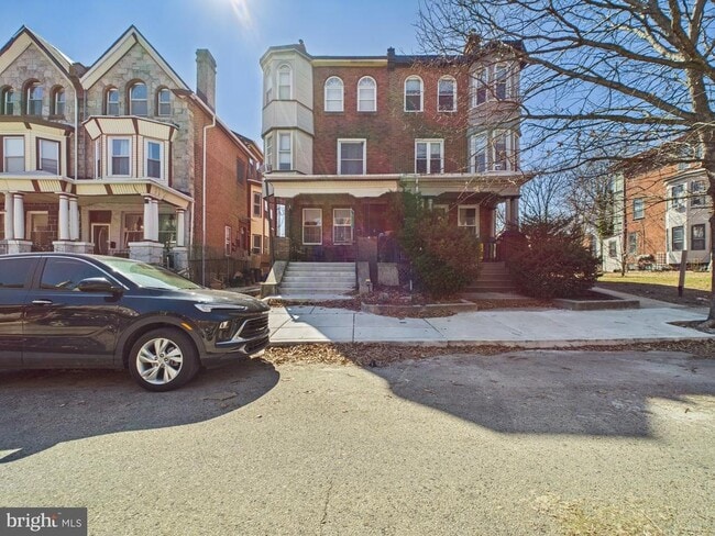 Building Photo - 922 S St Bernard St Rental