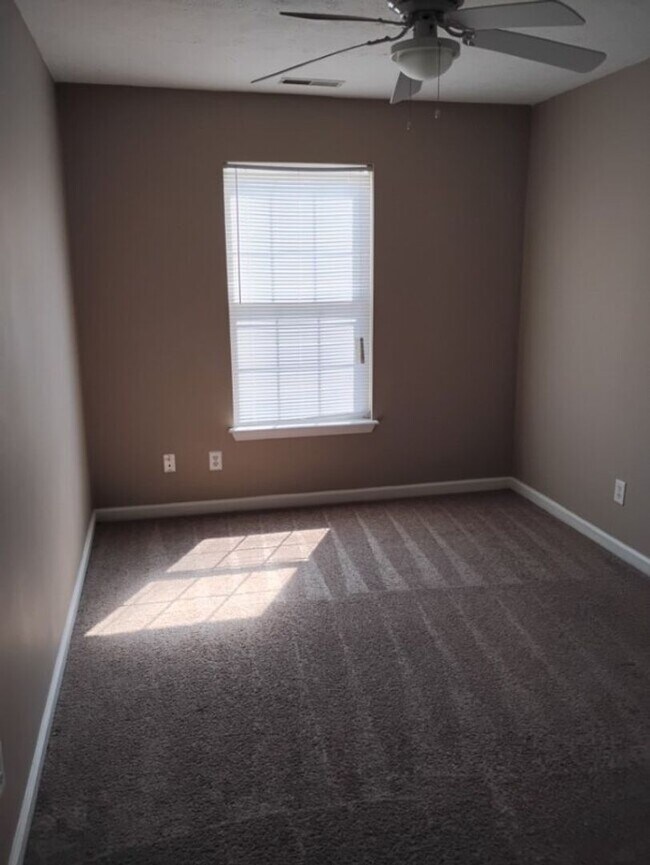 Photo - 3888 Ledyard St