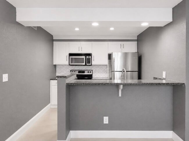 Photo - 915 NW 7th St