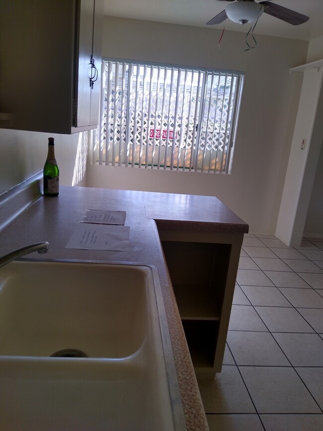 beautiful kitchen - sunny - 1843 E Palmyra Ave Unit 1843