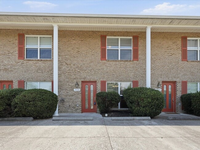 Building Photo - City of Maryville 37801 - Beautifully Updated 2-Bedroom, 2.5-Bath Townhome. Contact Vicki Everbac...