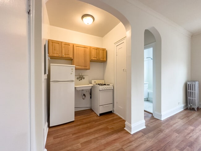 Photo - 2536 N Sawyer Ave Unidad 112