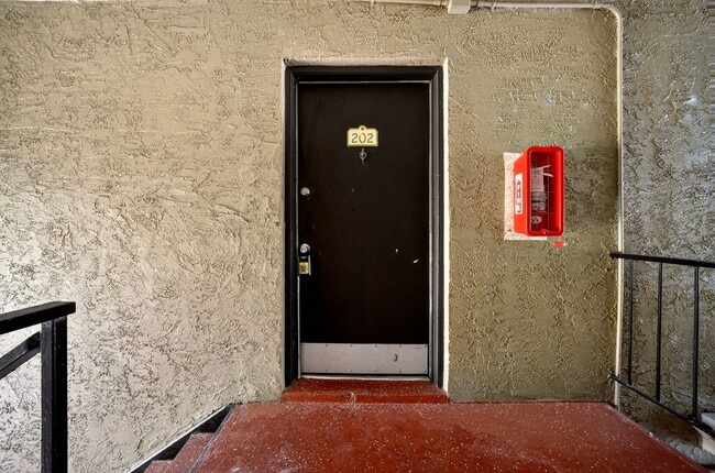 Building Photo - Serravella - 285-202 Unit 285-202