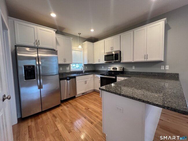 Building Photo - 39 Eden Ave Unit 1