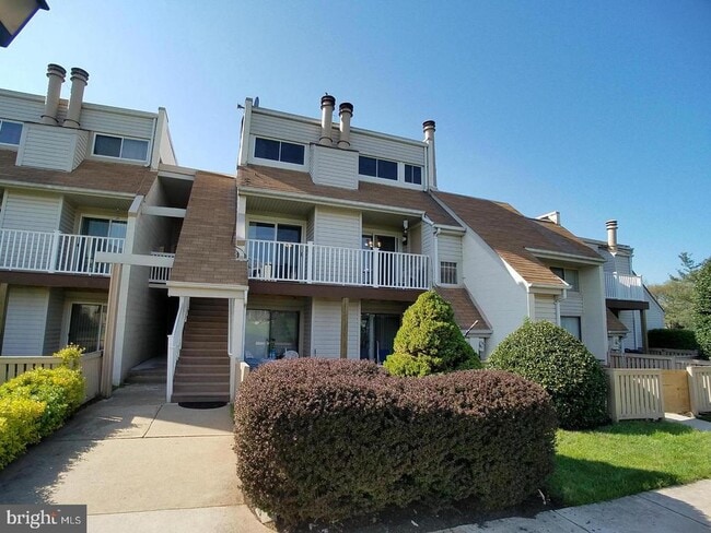 Photo - 1030 Warwick Ct