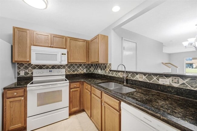 Photo - 6928 Hawthorne Trace Ln