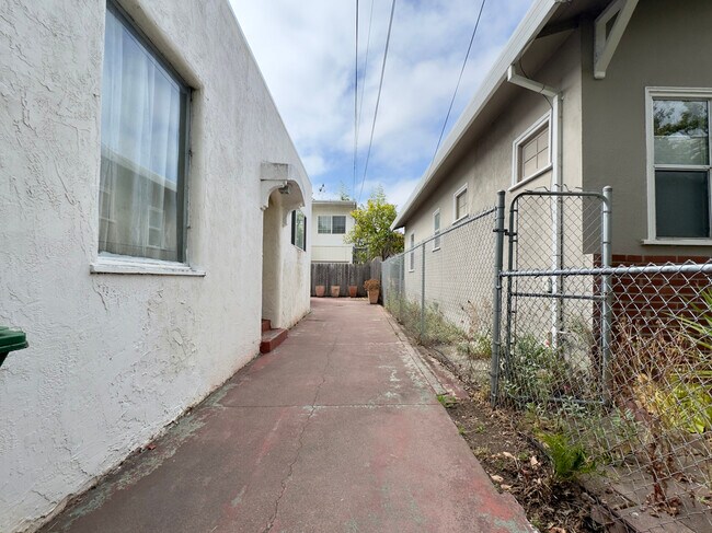 1342 Hearst Ave Unit B