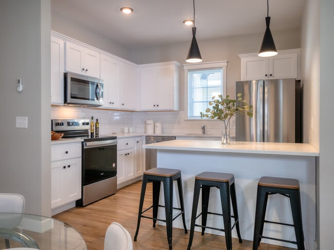 Cottage Lane: 3-bed 2-bath Kitchen