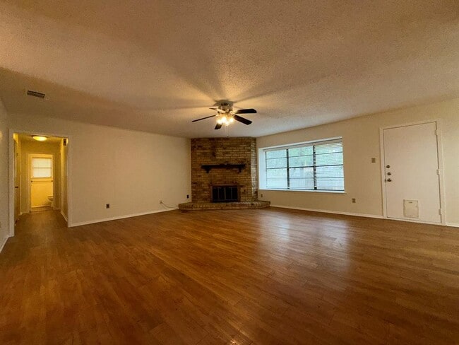 Photo - 305 Kimberly Dr