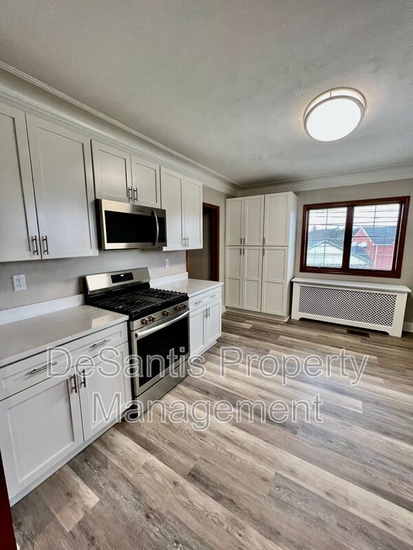 Photo - 4499 Mt Royal Blvd