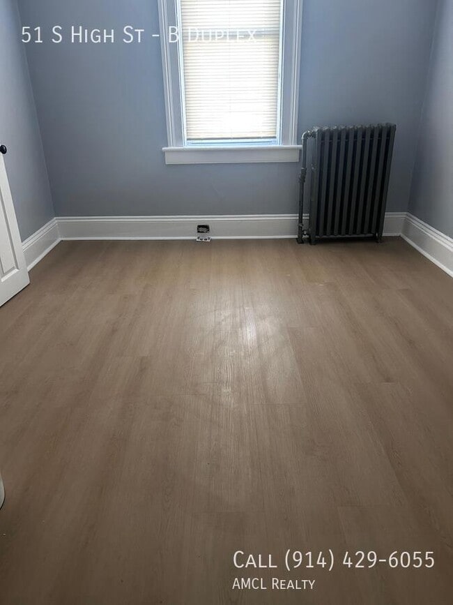 Building Photo - 51 S High St Unit B Duplex