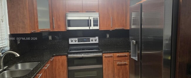 Photo - 17370 NW 69th Ct Unidad 305