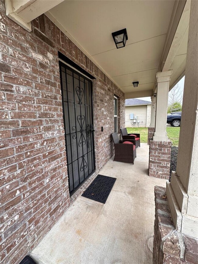 Photo - 207 Liard River Rd