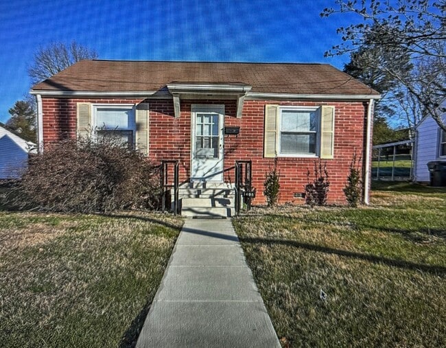 Photo - 1405 Newton St