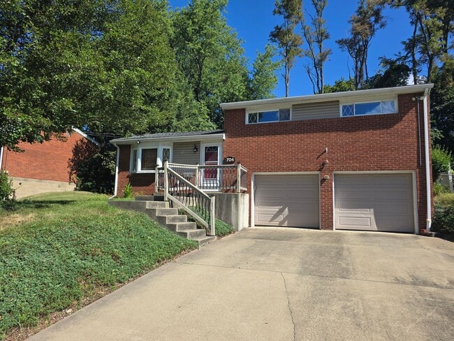 Building Photo - Beautiful 3 Bedroom Home - Garden City