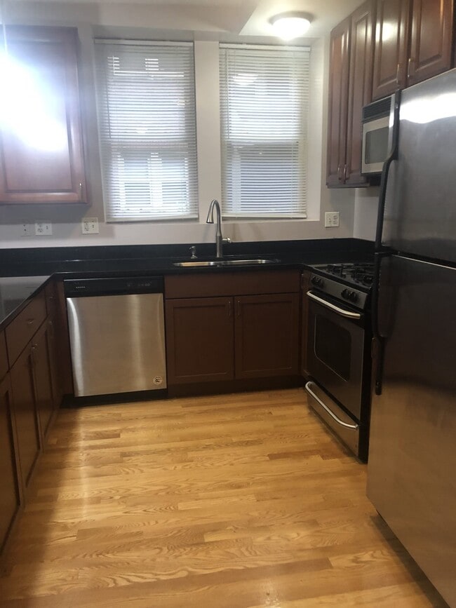 Photo - 1651 W Pratt Ave Unidad BG