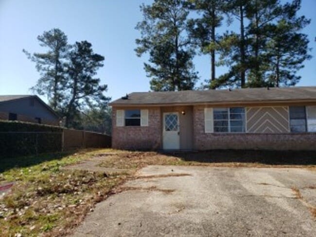 Building Photo - 2865 A Glenhills Cir