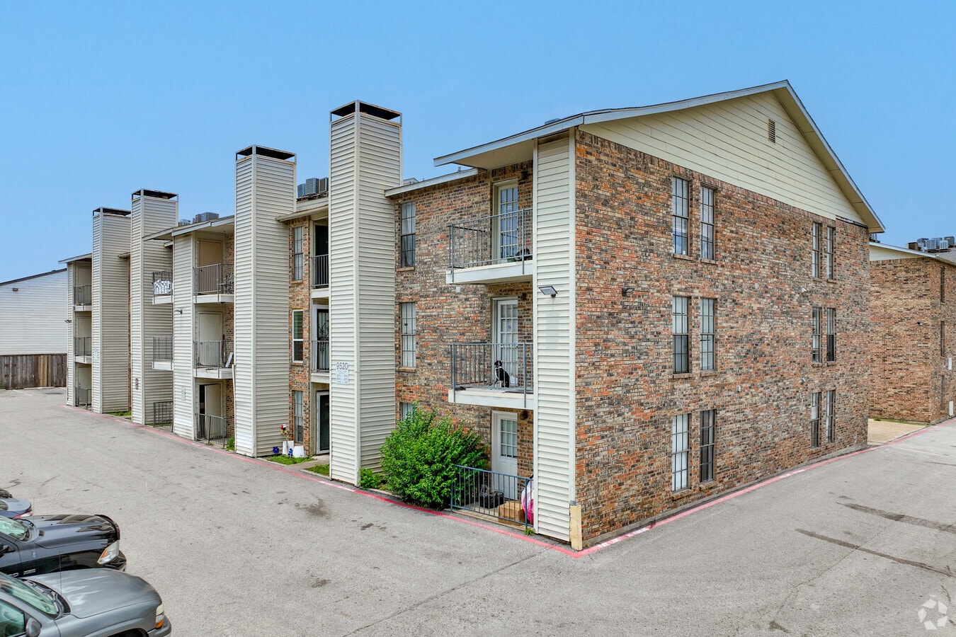 Royal Lane Highlands Condominiums - Royal Lane Highlands Condominiums