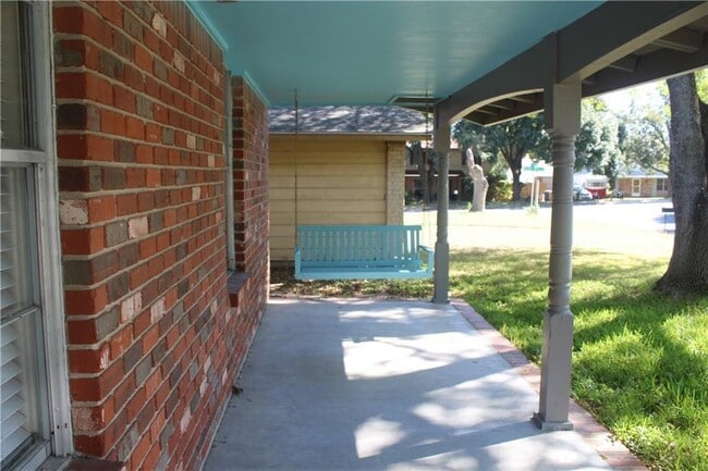 Photo - 3006 Maplelawn Cir
