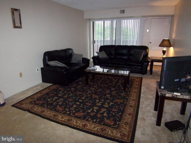 Building Photo - 5300 Holmes Run Pkwy Unit 617