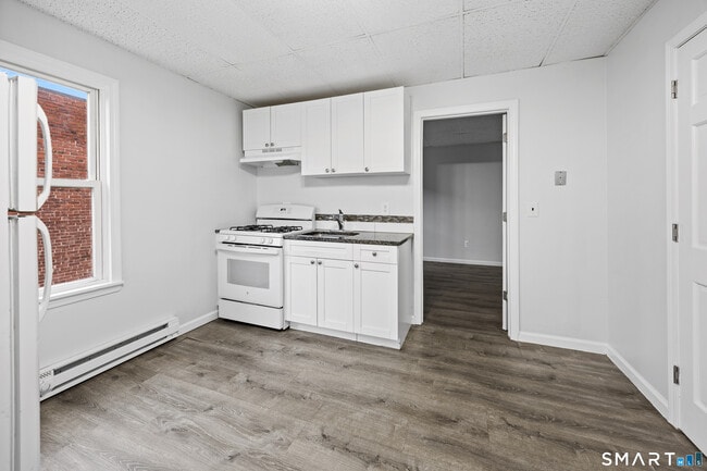 Photo - 70 Center St