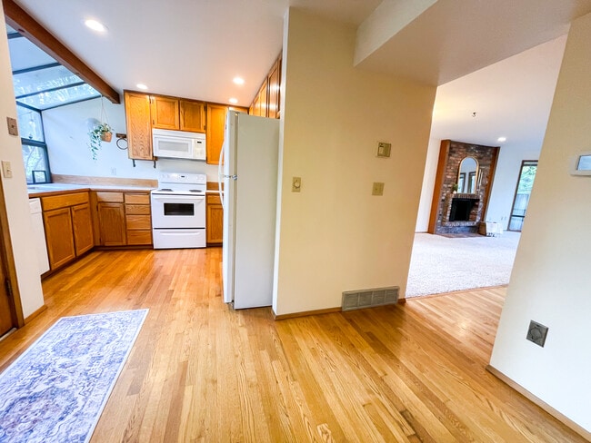 Photo - 4615 Island Crest Way