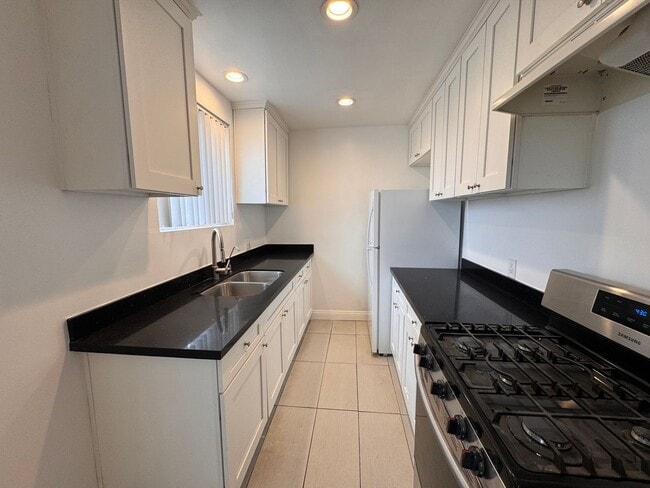 Building Photo - 7139 Whitsett Ave Rental
