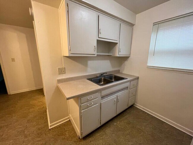 Photo - 246 Basswood Ave