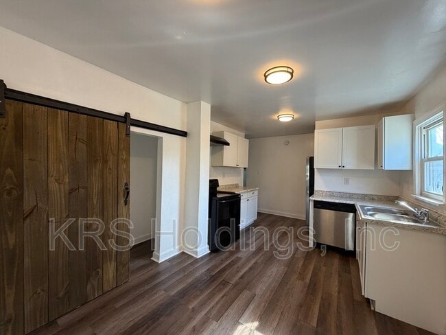 Photo - 933 Wolcott Ave